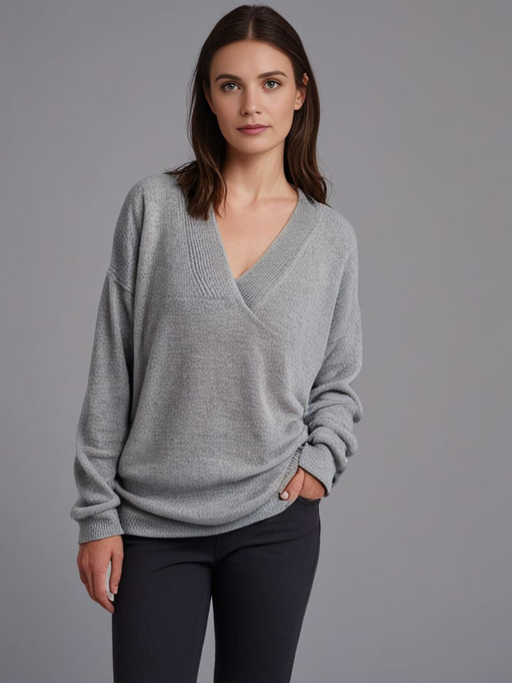Women's V-Neck Cashmere Blend Pullover Sweater in Relaxed Fit