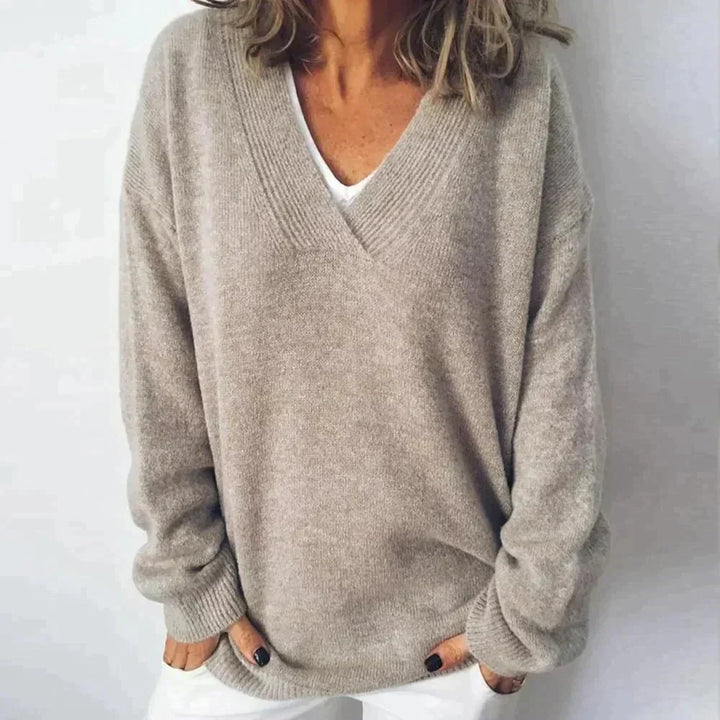 Women's V-Neck Cashmere Blend Pullover Sweater in Relaxed Fit